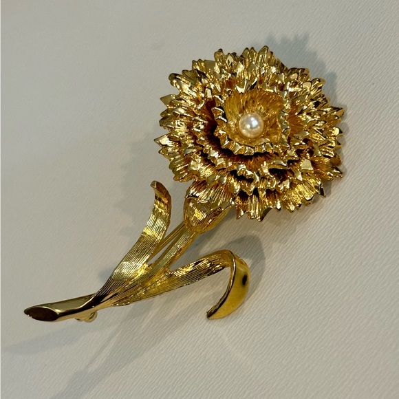 Stunning Vintage Dimensional Carnation Flower Brooch with Cultured Pearl - Picture 2 of 7